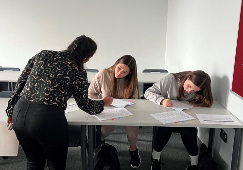 How to Effectively Reschedule Tutoring Sessions for UK Families